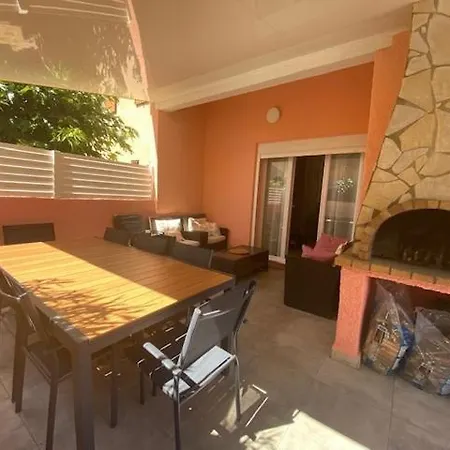 Villa Piscine Chauffee Proche Et Commerces 10schw1 *
