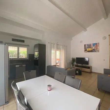 Villa Piscine Chauffee Proche Et Commerces 10schw1