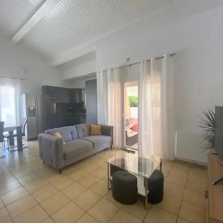 Villa Piscine Chauffee Proche Et Commerces 10schw1 *