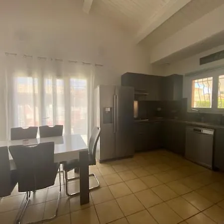 Piscine Chauffee Proche Et Commerces 10schw1 Villa *